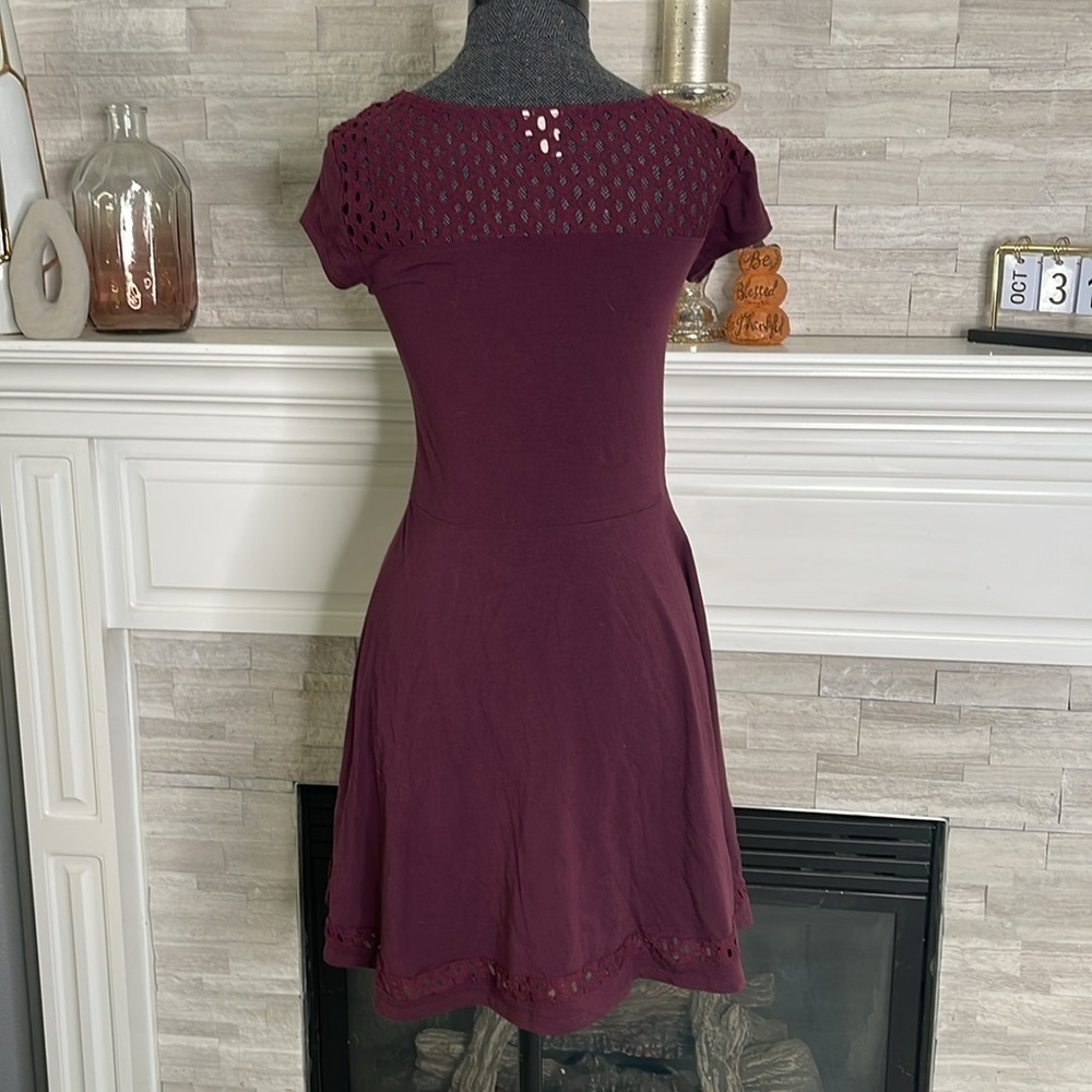 Cape Judy Cranberry Lace Detail Holiday Dress Size Medium - Picture 6 of 6